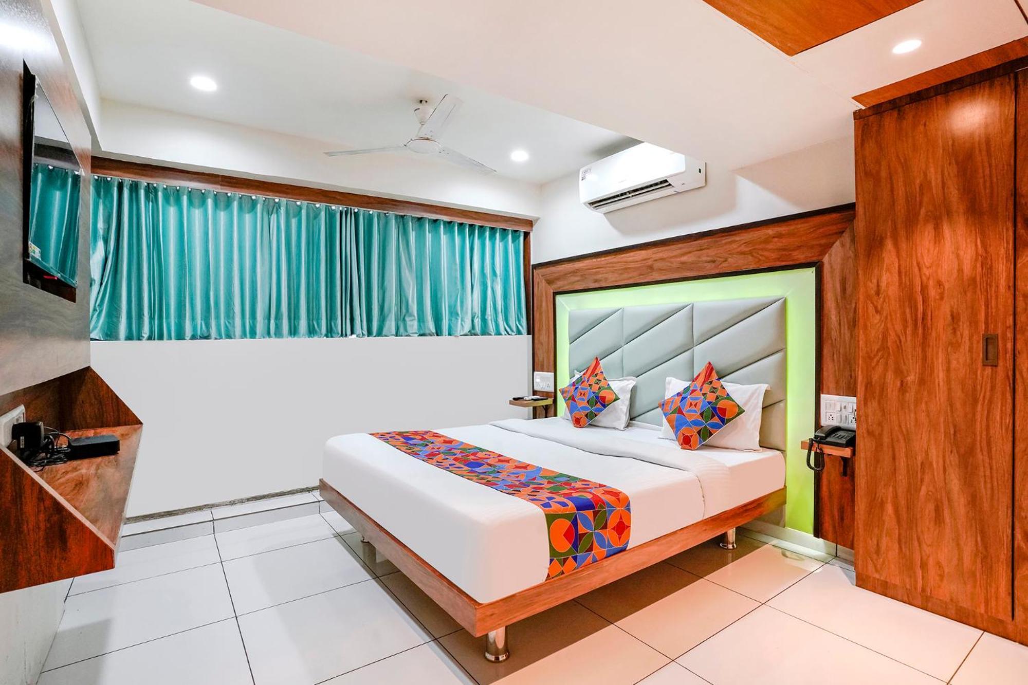 Fabexpress Royal Bird Hotel Ahmedabad Buitenkant foto