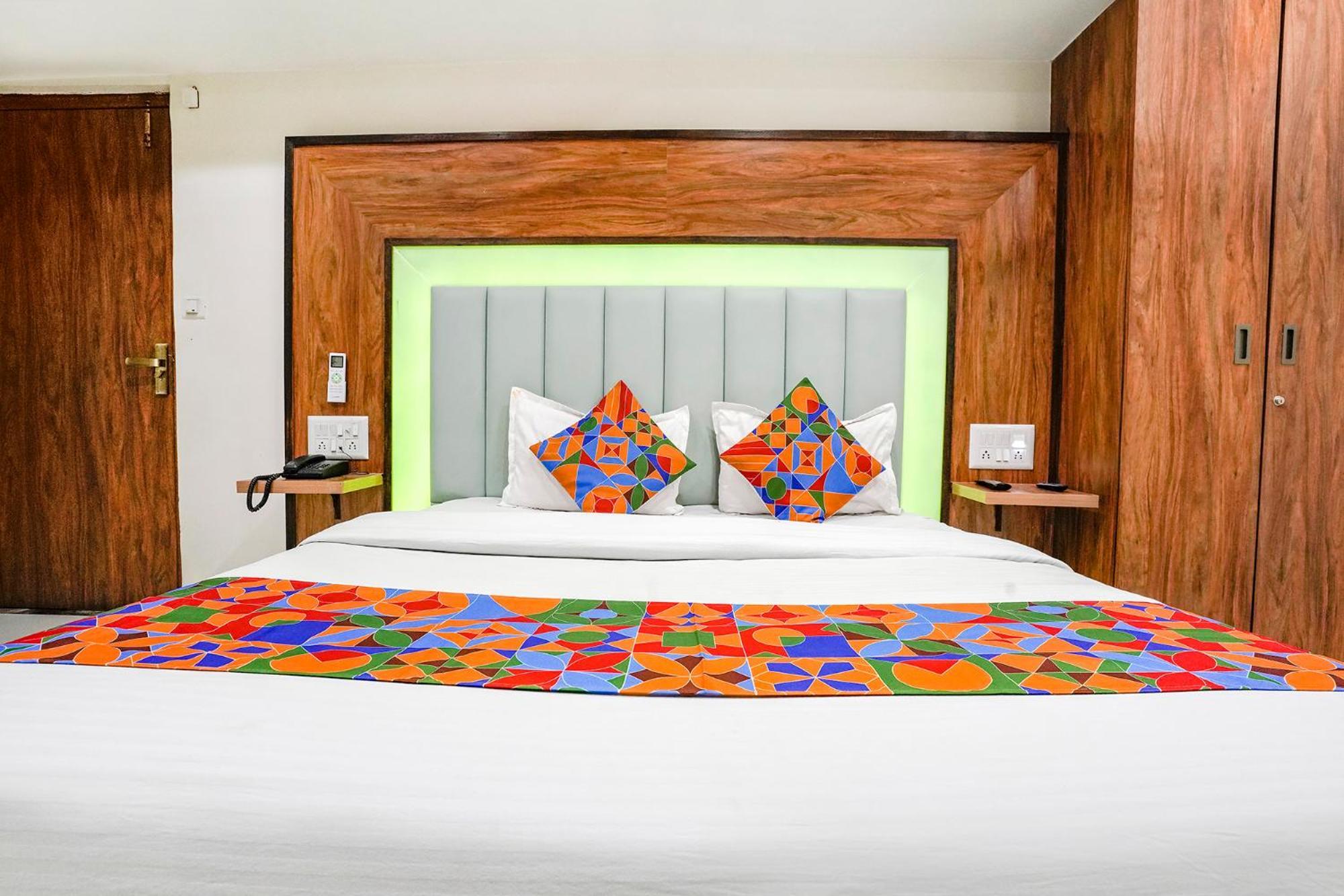 Fabexpress Royal Bird Hotel Ahmedabad Buitenkant foto