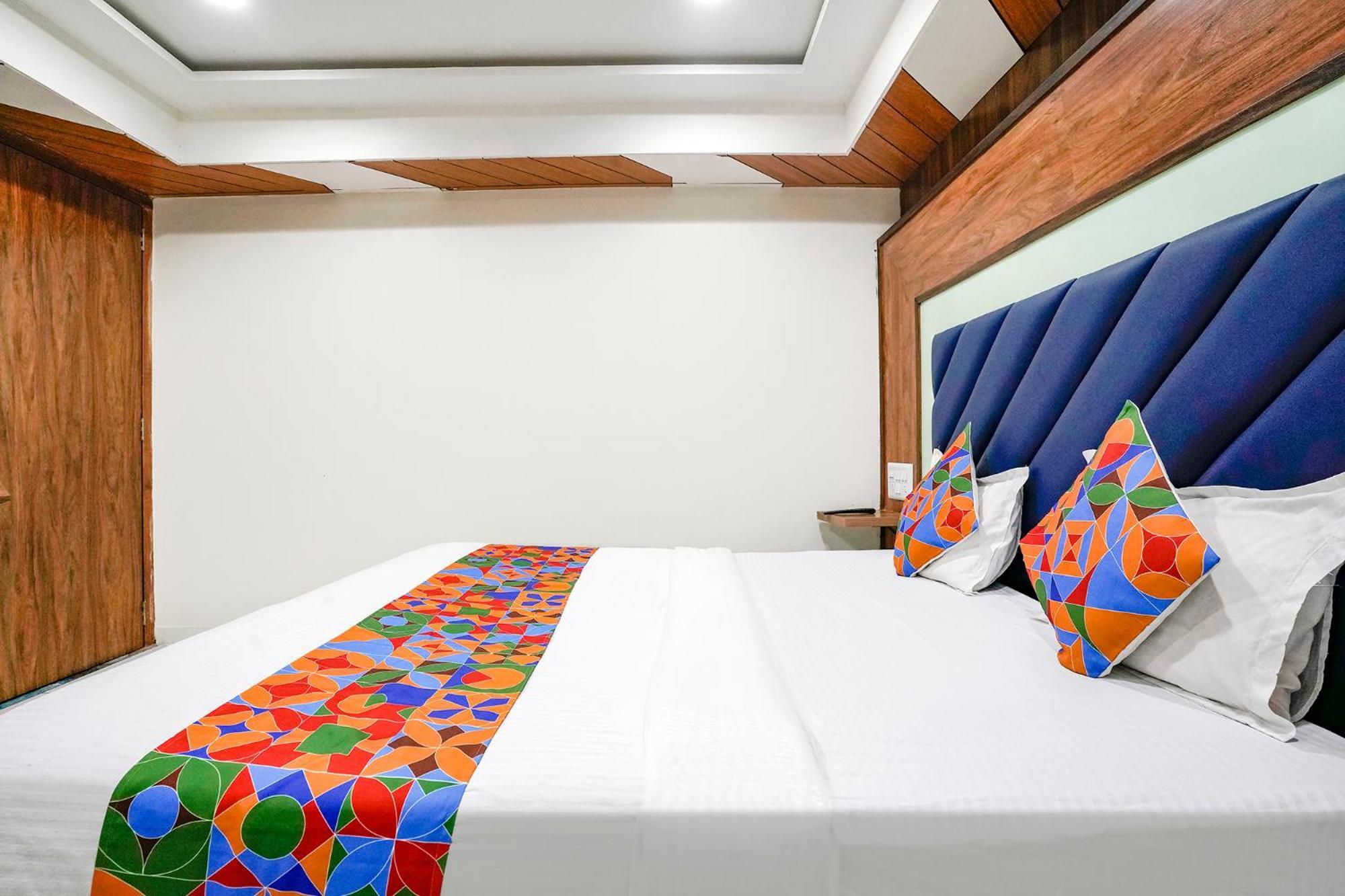 Fabexpress Royal Bird Hotel Ahmedabad Buitenkant foto